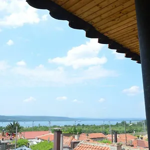 Gasthuis Amazonia, Varna